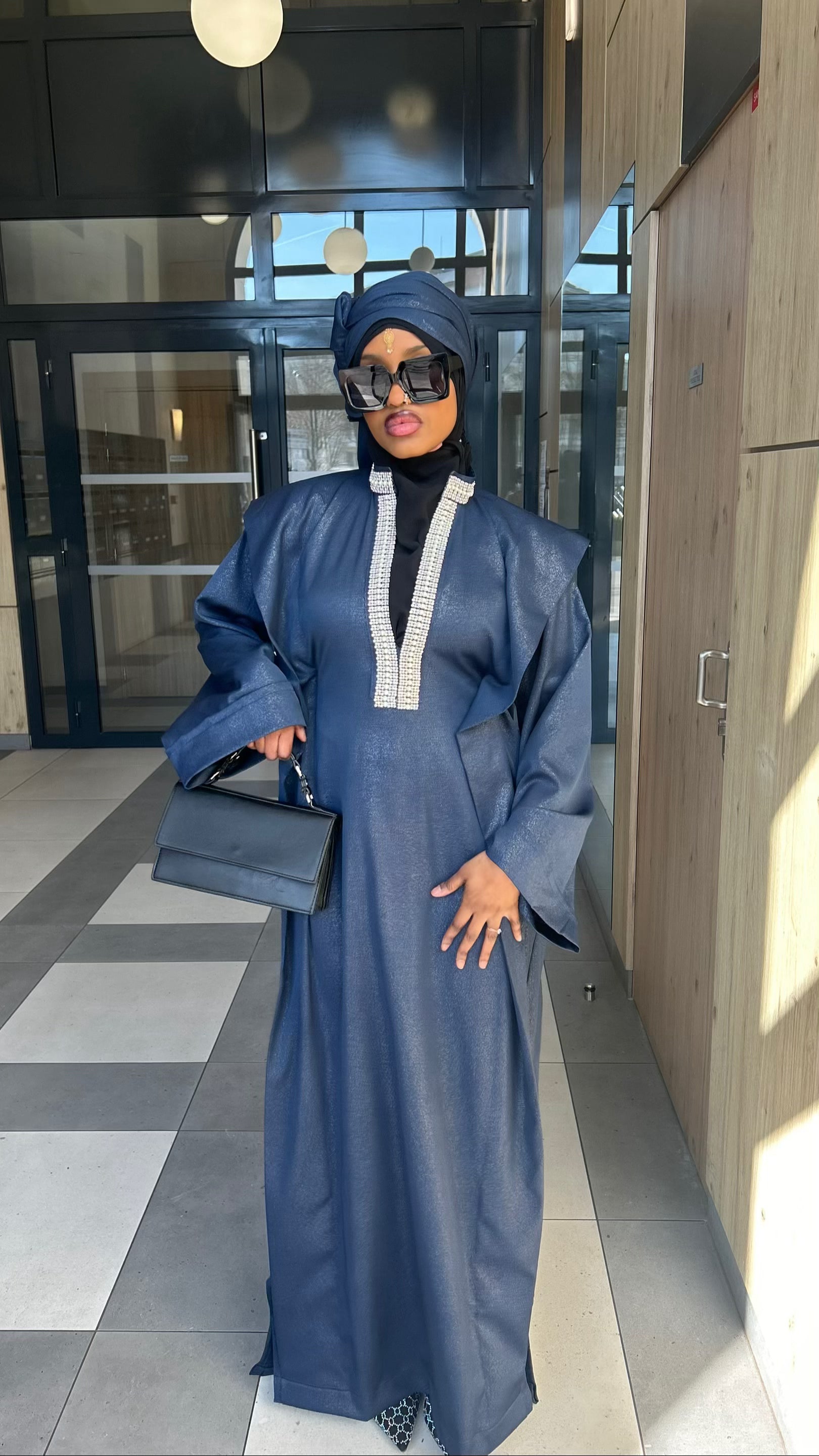 Robe Zahra – Élégance Bleue Scintillante pour Événements